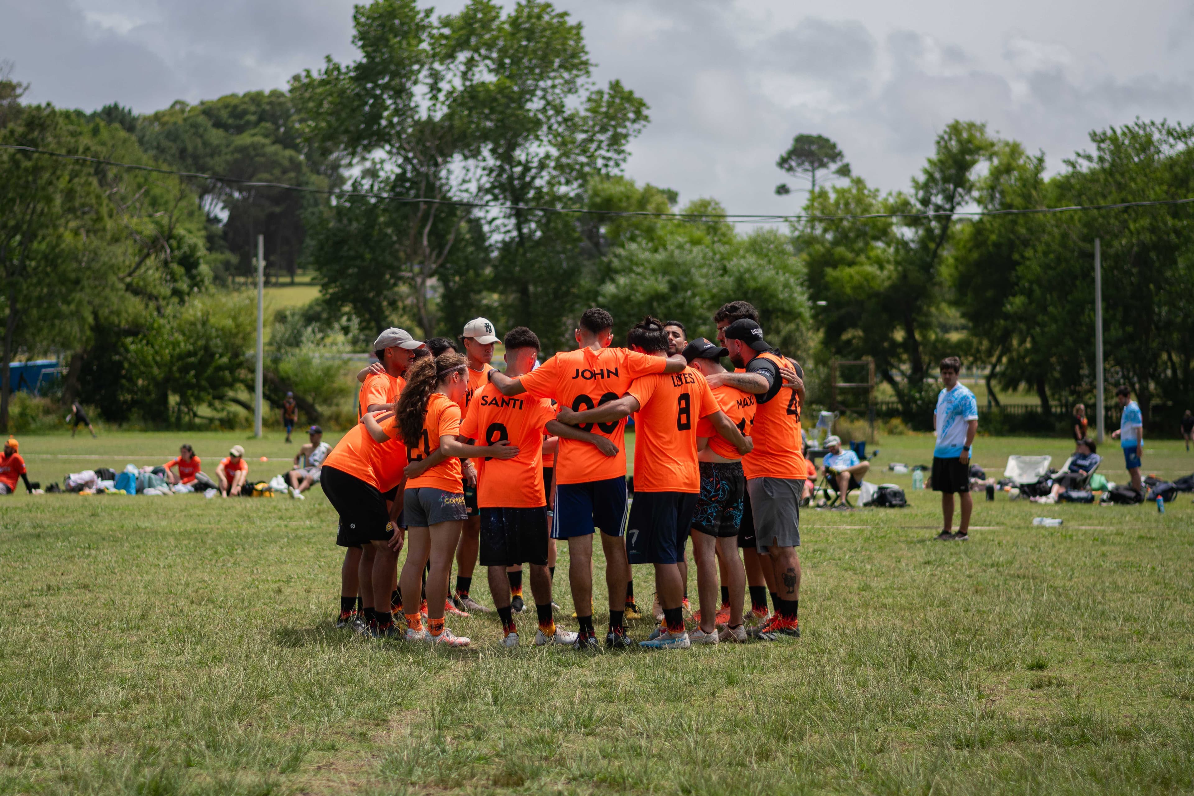 Equipo en círculo
